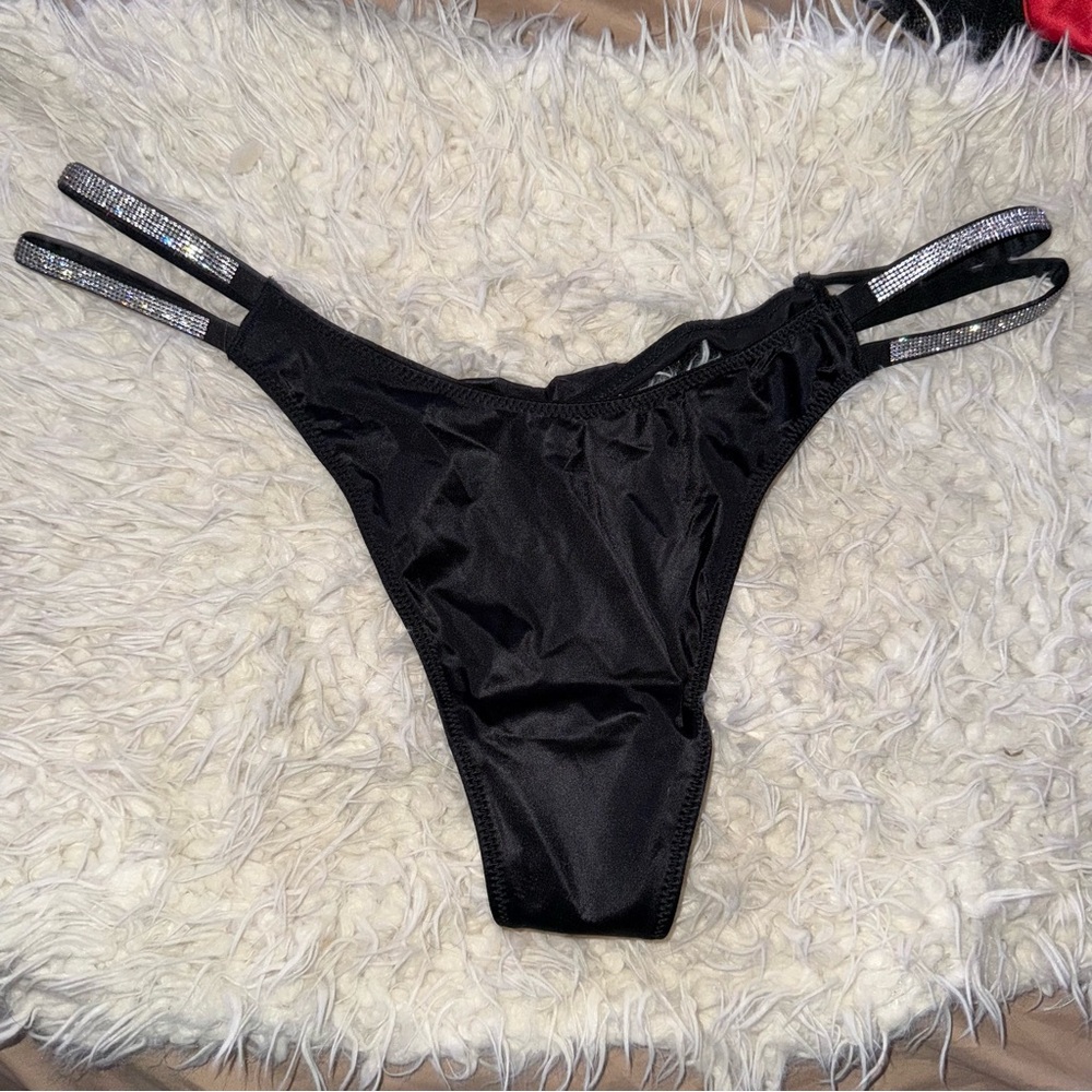Victoria’s Secret Very Sexy Thong w/ Bling NWT Sz Large
